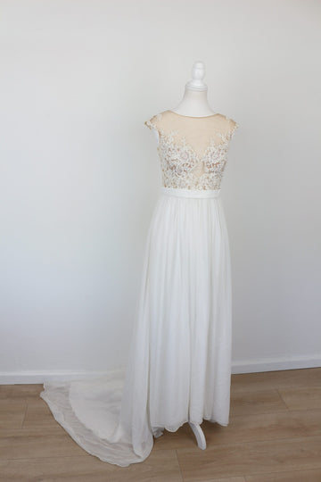 Soft White Wedding Dress with Veil – Size XS | Thrift Finds - 0