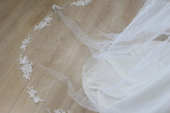 Bride & Co. Soft White Wedding Dress, Including Veil - 2/XS