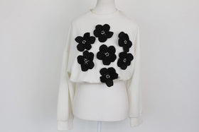 White jersey with cinched waist and black beaded flowers - M