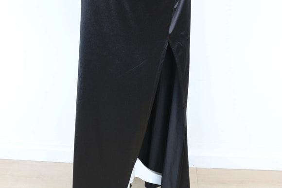 Black form-fitting strap dress with slit - M