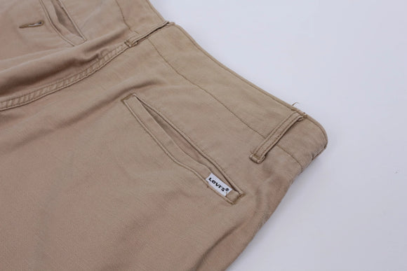 Levi's beige cargo shorts - 32
