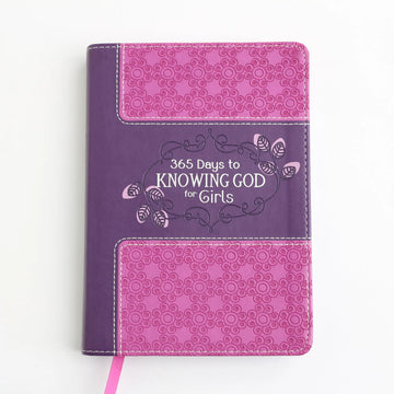 365 Days to Knowing God for Girls by Carolyn Larsen