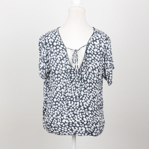 Grey Hibiscus Floral Print Short-Sleeve Top – Size L