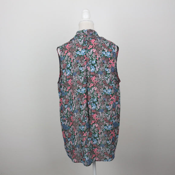 Contempo Dark Floral Meadow Print Sleeveless V-Neck Chiffon Blouse – Size 18