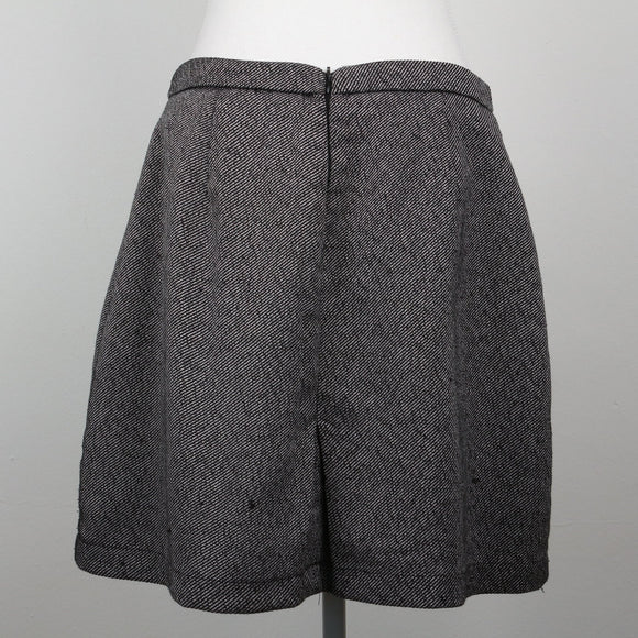 Salt & Pepper Herringbone Tweed High-Waist A-Line Mini Skirt with Flap Pockets – Size 38