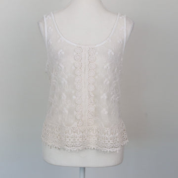 Cream Floral Crochet Lace Overlay Scoop-Neck Sleeveless Cropped Top – Size L