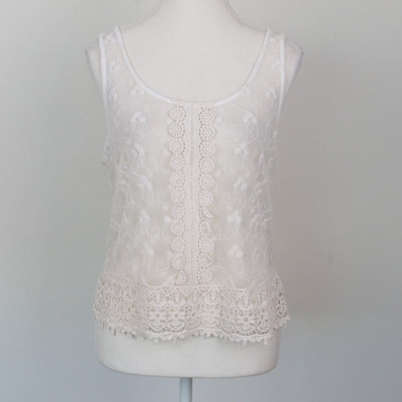 Cream Floral Crochet Lace Overlay Scoop-Neck Sleeveless Cropped Top – Size L