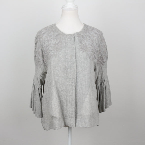 Zara Light Grey Tonal Floral Embroidered Collarless Pleated Bell-Sleeve Jacket – Size M