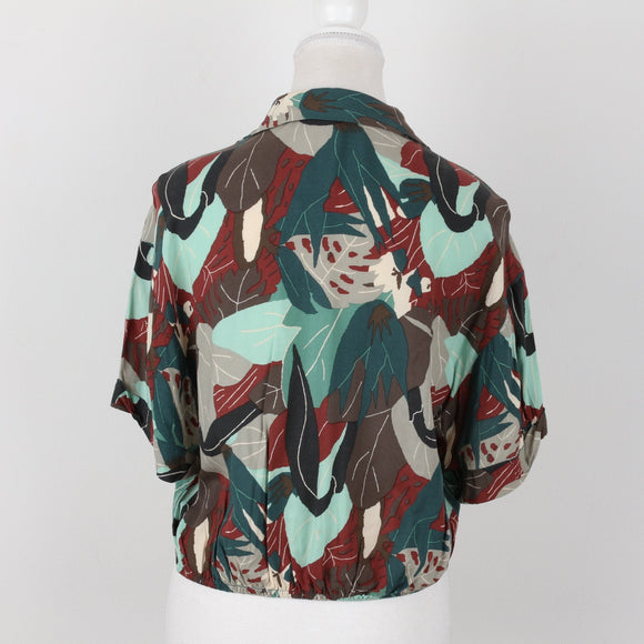 Pull & Bear Leaf Print Cropped Shirt | Size S – Secondhand