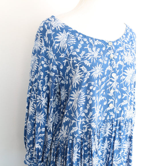 Cornflower Blue Botanical Print Long Sleeve Tiered Smock Midi Dress with Ruffle Pockets – Size M