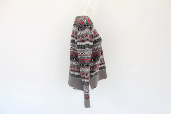 Vintage patterned grey and red winter jersey - M