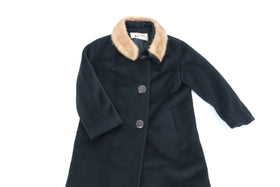 Black vintage coat with big black buttons and fur details - L