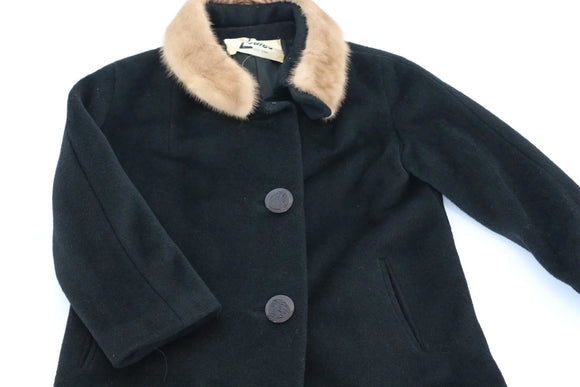 Black vintage coat with big black buttons and fur details - L