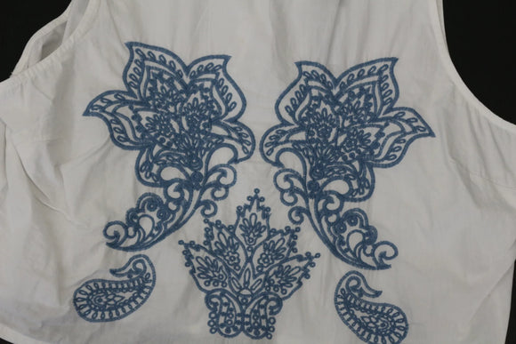 BOOHOO White blouse with blue embroidery - 18